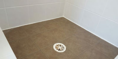 shower with drain